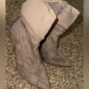 Stylish Women's Gray Ankle Boots